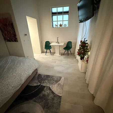 Cozy In The Center *